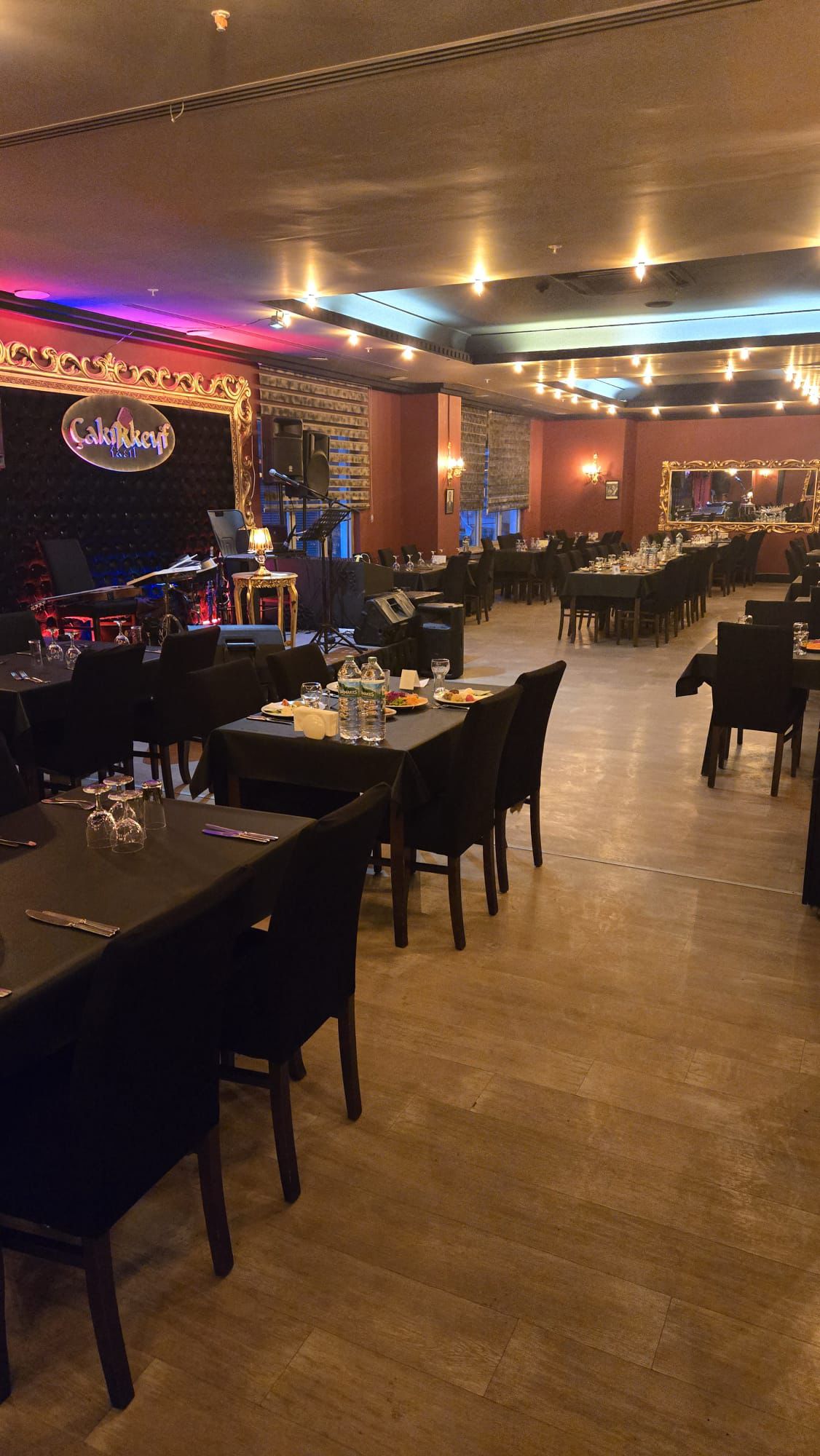 Çakırkeyf Geniş Salon